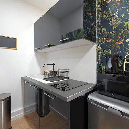 Modern Secure Studio- Perfect For 2- Catacombs *